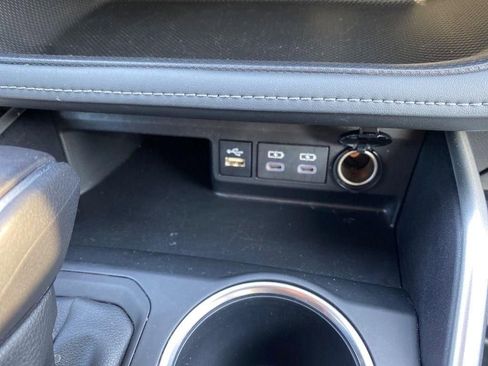 Used 2024 Toyota Highlander LE image 12