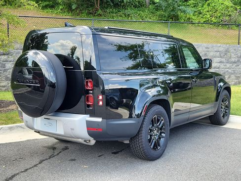 Used 2025 Land Rover Defender 130 S image 2