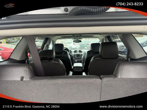 Used 2017 Buick Enclave Leather image 12