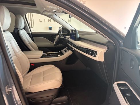 Certified 2025 Lincoln Aviator Reserve AWD/4WD image 6
