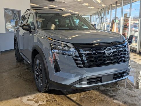 New 2026 Nissan Pathfinder Platinum image 8