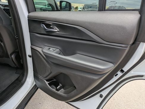 Used 2024 Jeep Grand Cherokee Laredo RWD image 25