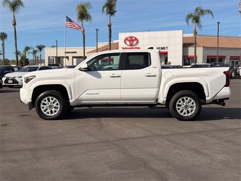 Used 2025 Toyota Tacoma SR5 image 9