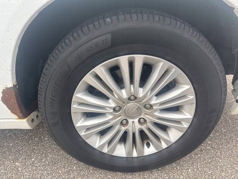 Used 2014 Chrysler Town & Country Limited image 6