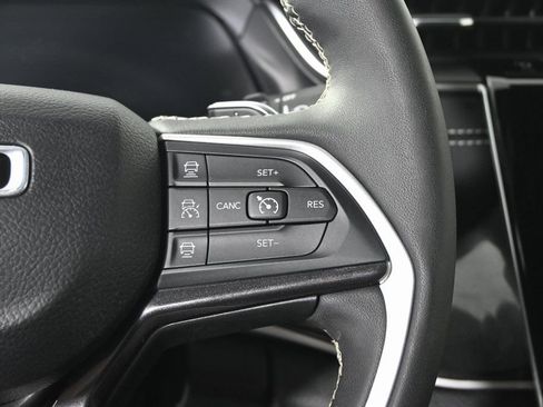 Used 2023 Jeep Grand Cherokee Altitude image 38