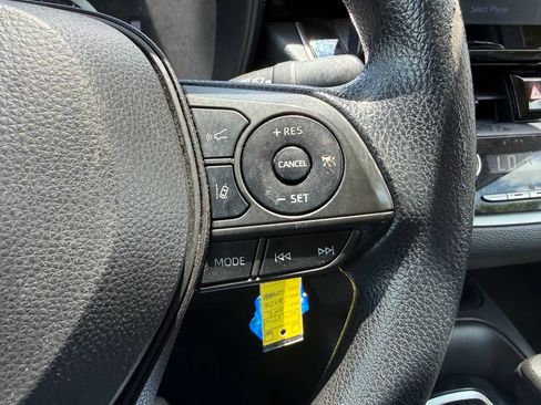 Used 2022 Toyota Corolla LE FWD image 13