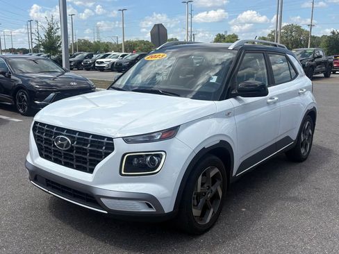 Used 2023 Hyundai Venue Limited FWD image 6