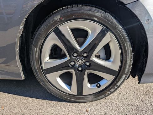 Used 2019 Toyota Prius XLE image 29