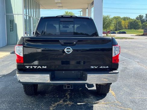 Used 2018 Nissan Titan SV image 6