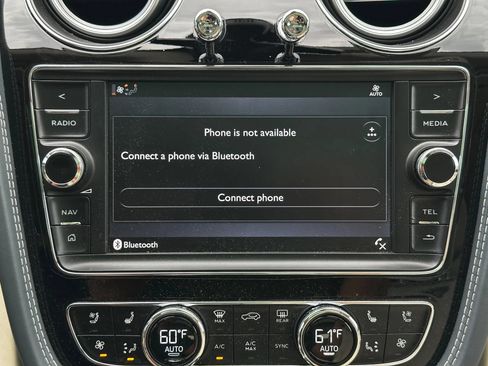 Used 2017 Bentley Bentayga AWD/4WD image 46