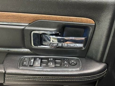 Used 2017 RAM 1500 Laramie w/ Convenience Group AWD/4WD image 11