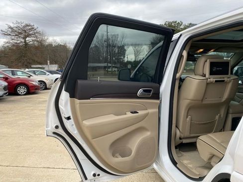 Used 2017 Jeep Grand Cherokee Overland image 10