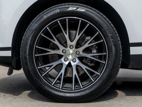 Used 2019 Land Rover Range Rover Velar S image 12