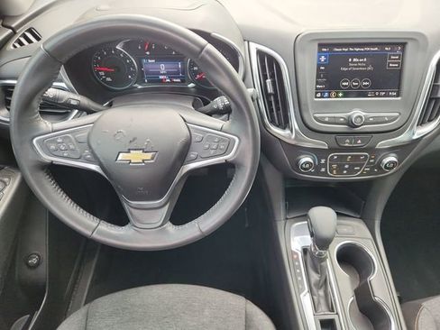 Used 2022 Chevrolet Equinox LT FWD image 11