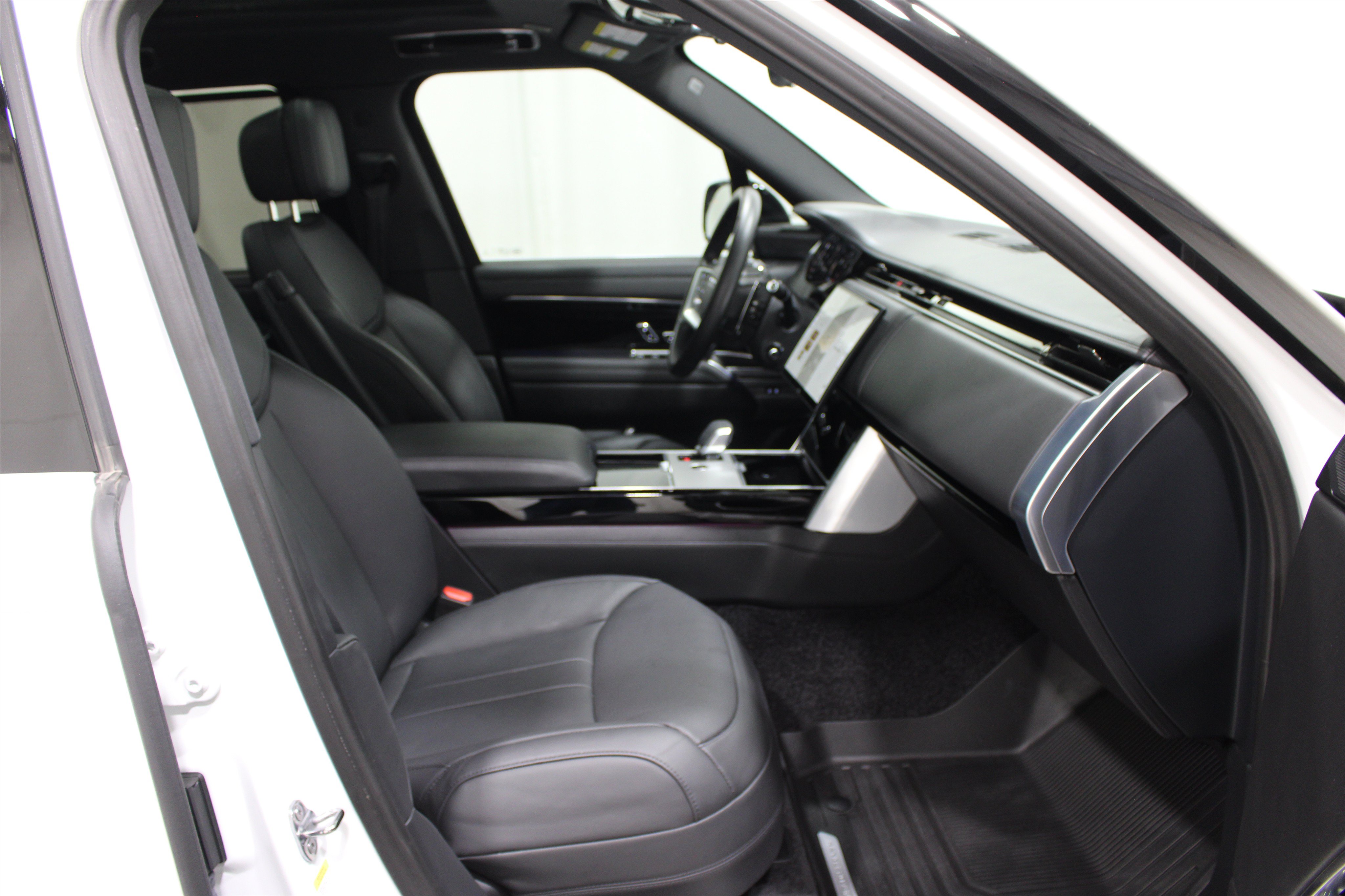 Used 2024 Land Rover Range Rover SE AWD/4WD image 32