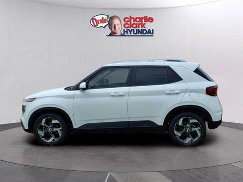 Used 2025 Hyundai Venue SEL FWD image 2