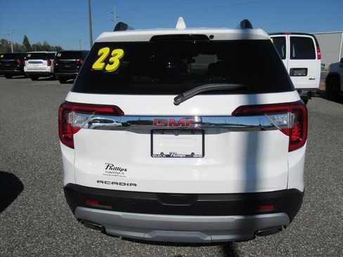 Used 2023 GMC Acadia SLT w/ Technology Package image 6