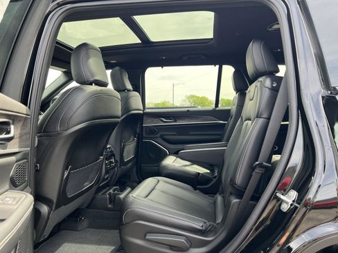 New 2025 Jeep Grand Cherokee L Limited w/ Luxury Tech Group II image 37