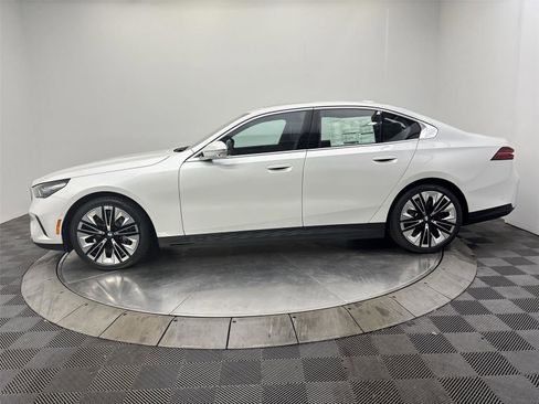 New 2026 BMW i5 eDrive40 image 16