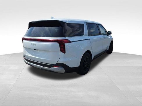 Used 2025 Kia Carnival FWD image 8