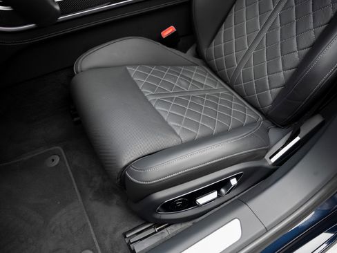 Used 2024 Audi S8 image 64