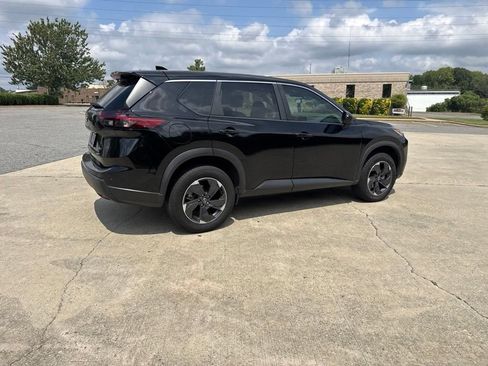 Certified 2025 Nissan Rogue SV AWD/4WD image 11