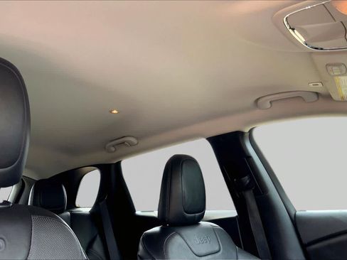 Used 2019 Jeep Cherokee Limited AWD/4WD image 14
