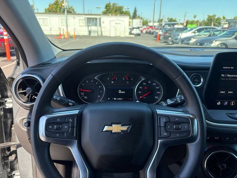 Used 2025 Chevrolet Blazer LT FWD image 30