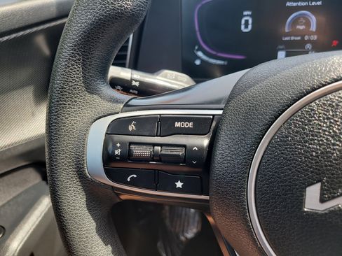 Used 2025 Kia Sportage LX FWD image 28