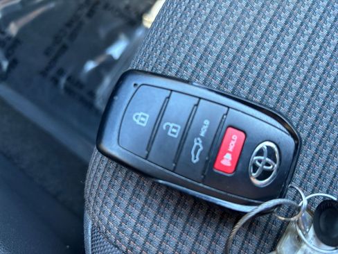 Used 2025 Toyota Highlander LE image 22