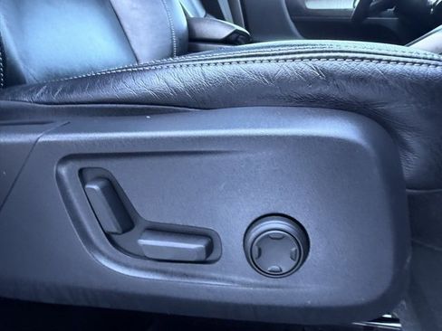 Used 2023 Volvo XC40 B5 Plus image 69