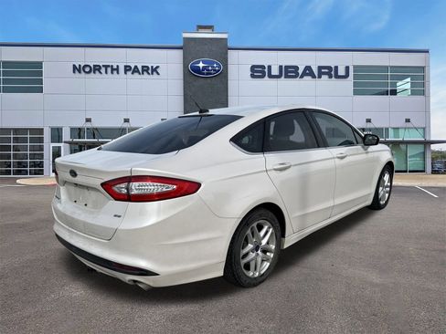 Used 2015 Ford Fusion SE image 3
