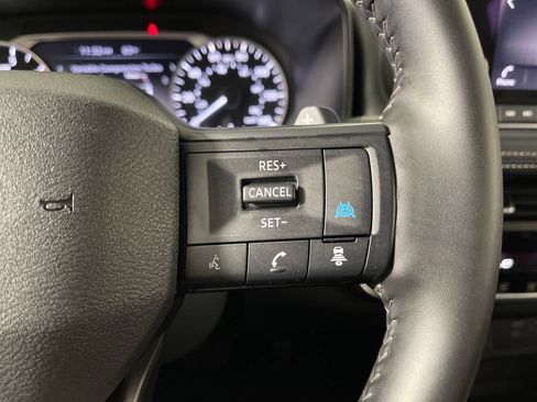 Used 2025 Nissan Rogue SV AWD/4WD image 27