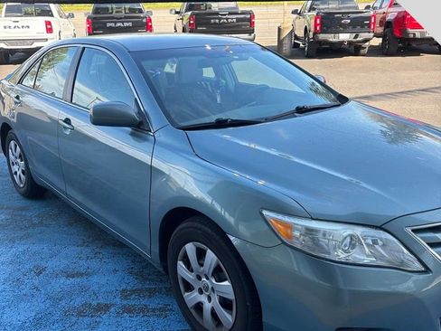 Used 2011 Toyota Camry LE FWD image 4