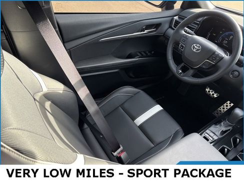 Used 2025 Toyota Camry SE w/ Convenience Package image 15