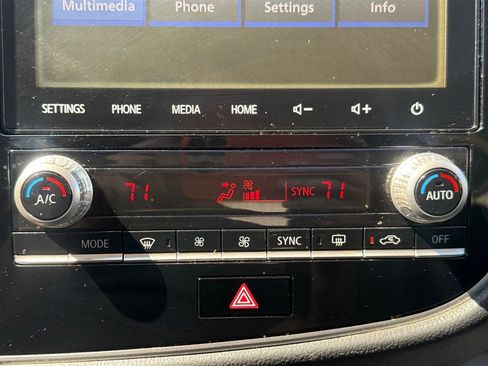 Used 2020 Mitsubishi Outlander FWD image 14