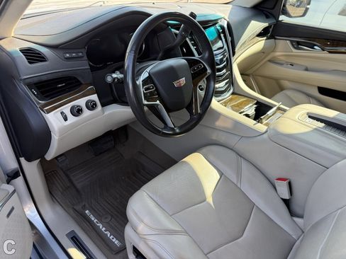Certified 2018 Cadillac Escalade Luxury AWD/4WD image 14