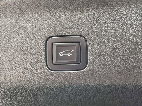 Used 2023 Chevrolet Tahoe Premier AWD/4WD image 12