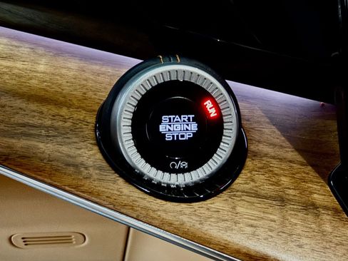 Used 2024 Jeep Grand Wagoneer Series III w/ Flexible Seating Group AWD/4WD image 30