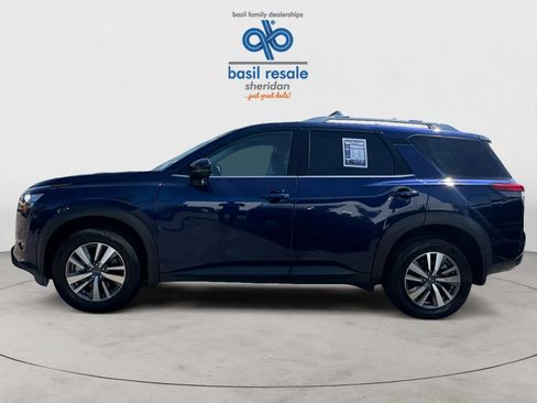 Used 2025 Nissan Pathfinder SL AWD/4WD image 3