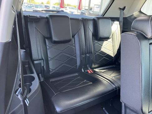 Used 2024 Volkswagen Atlas SE image 30