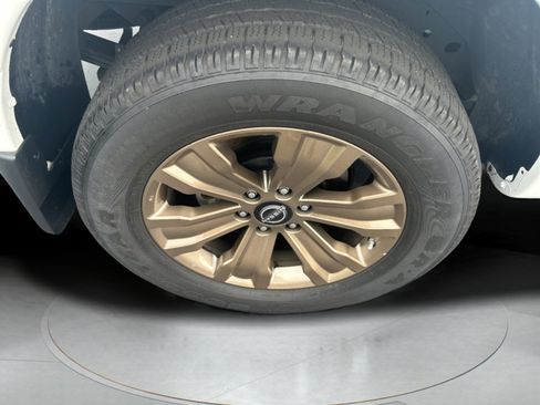 Used 2024 Nissan Titan SV w/ SV Bronze Edition Package image 43