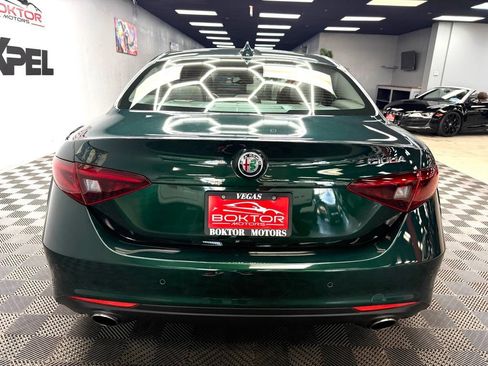 Used 2020 Alfa Romeo Giulia RWD image 12