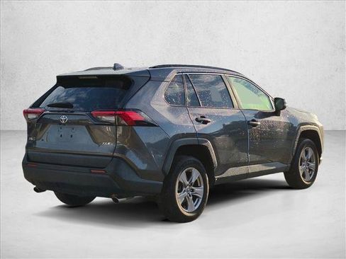 Used 2022 Toyota RAV4 XLE w/ Convenience Package FWD image 5