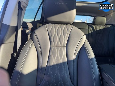 Used 2022 Buick Envision Avenir w/ Technology Package II image 38