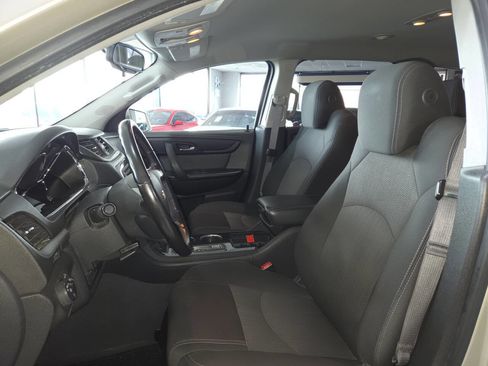 Used 2015 Chevrolet Traverse LT w/ Style and Technology Package FWD image 18