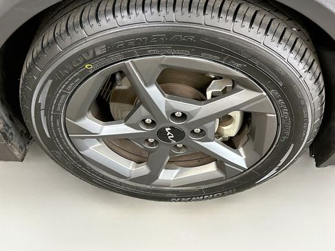 Used 2025 Kia K4 LXS image 11