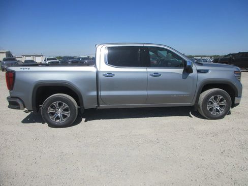 New 2026 GMC Sierra 1500 SLT AWD/4WD image 3