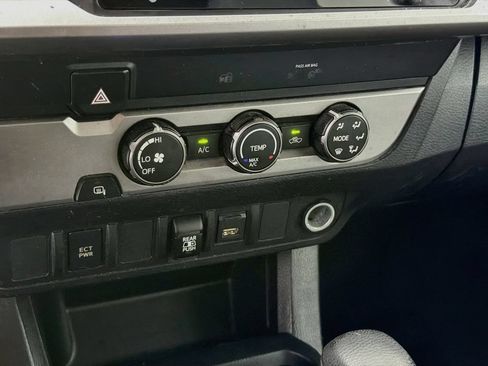 Used 2020 Toyota Tacoma SR5 RWD image 19