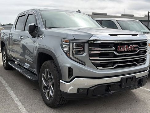Used 2025 GMC Sierra 1500 SLT image 3